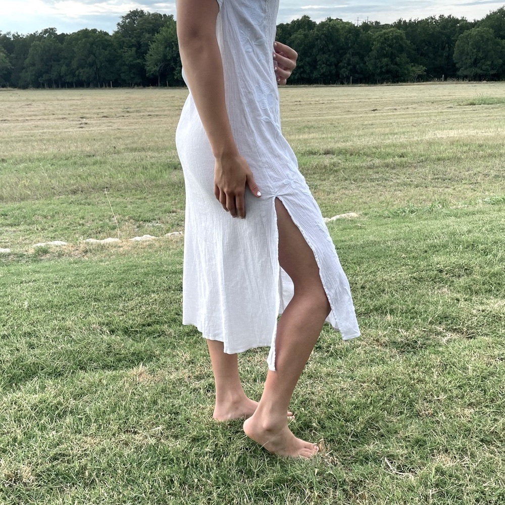 Zara White Embroidered Lace Trim Dress with Side Vents - Picture 13 of 15